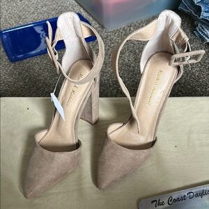 Women's Tan Heels